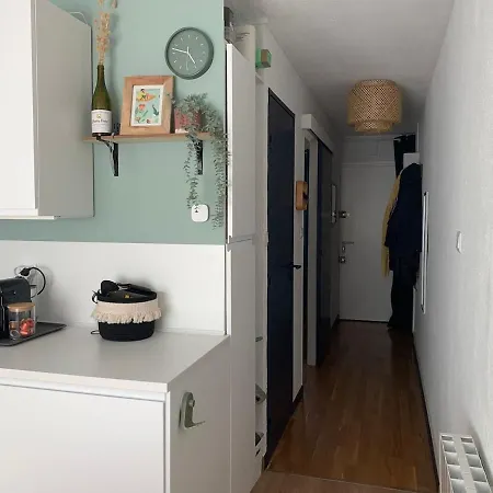 100m De La - Parking Prive - 1 Appartement
